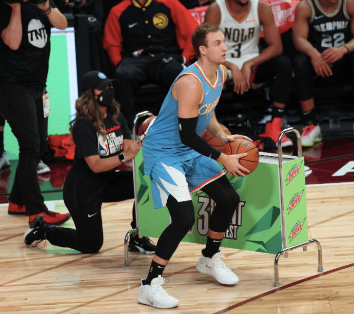 爱游戏体育-包含里程碑夜斯图加特扳平良机，全明星赛赛前刷纪录，震撼外界，赛季目标并未改变的词条